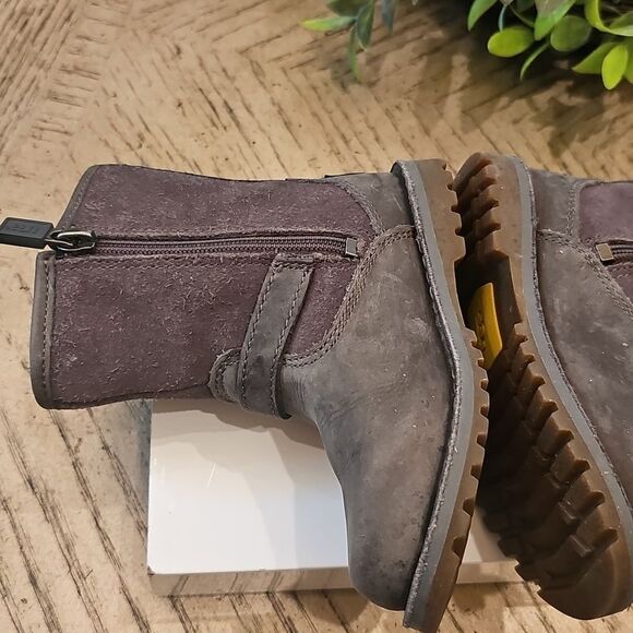 UGG Gray Boots Size 7 Excellent Condition - Picture 3 of 12